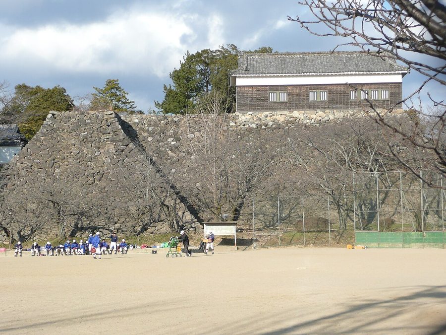 亀山城多聞櫓と石垣