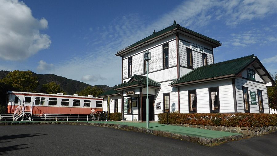加悦SL広場の駅舎