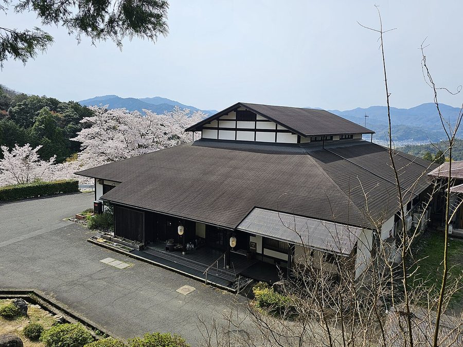 かや山の家