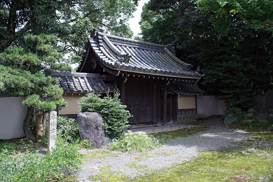 松花堂の門