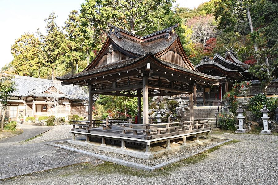 玉津岡神社の拝殿