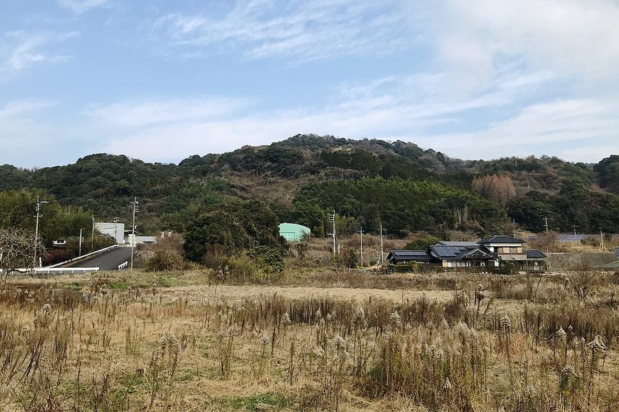 鎮西山