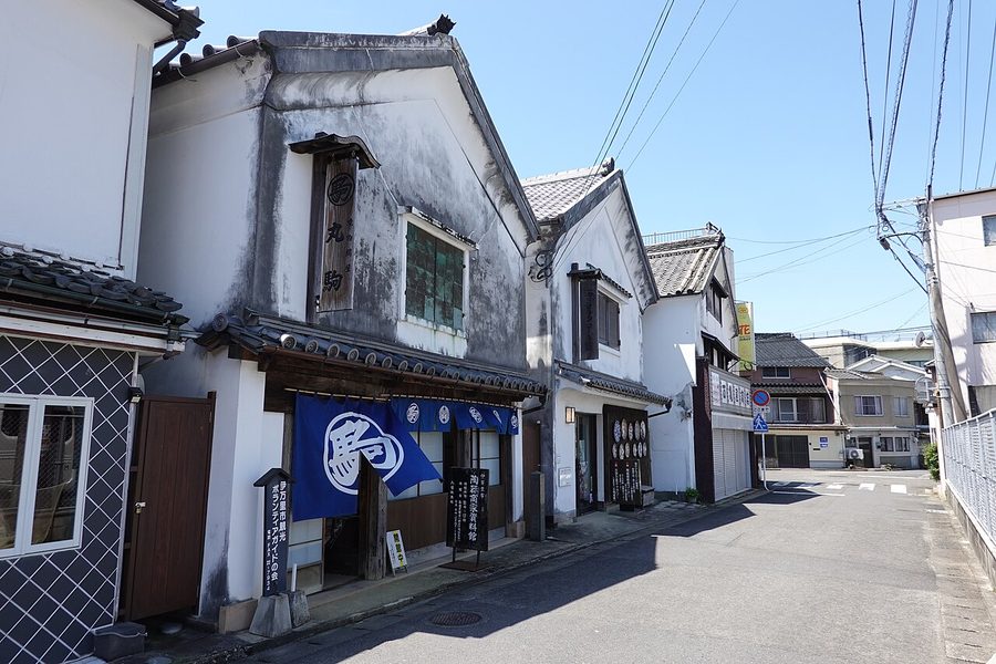 伊万里市陶器商家資料館「丸駒」