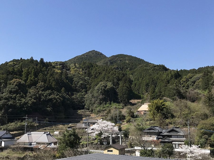 唐泉山と鳥居