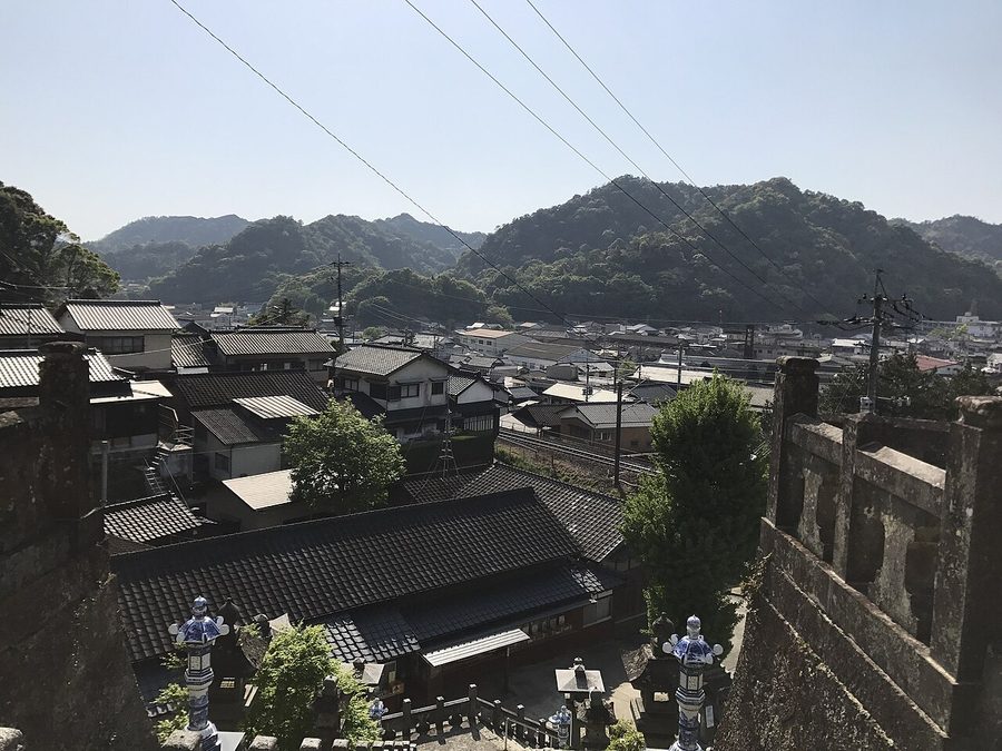陶山神社の参道より望む有田町市街地