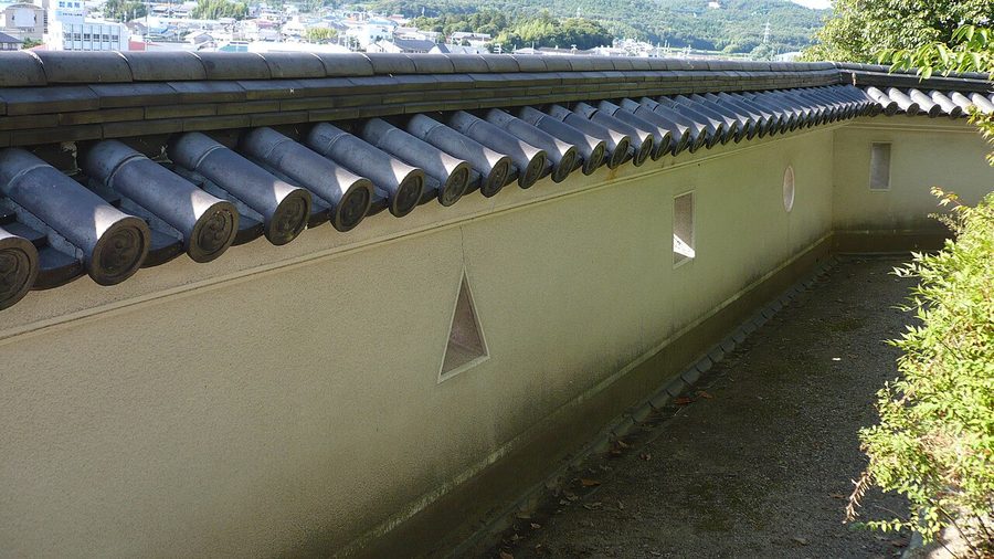 三木城跡に復元された塀