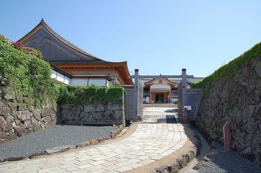 篠山城跡の鉄門跡（くろがねもんあと）