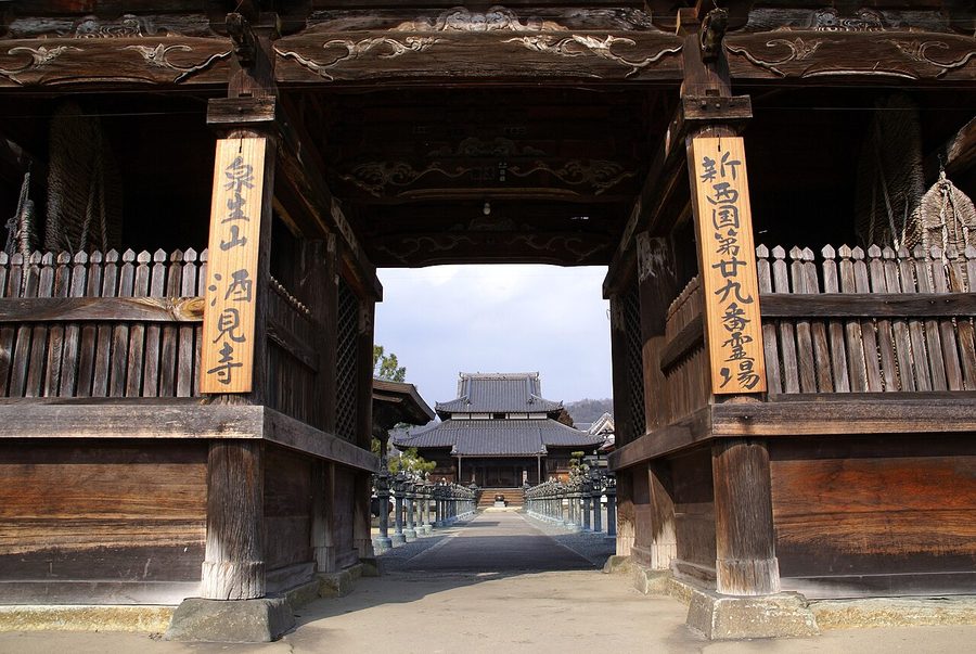 酒見寺の山門