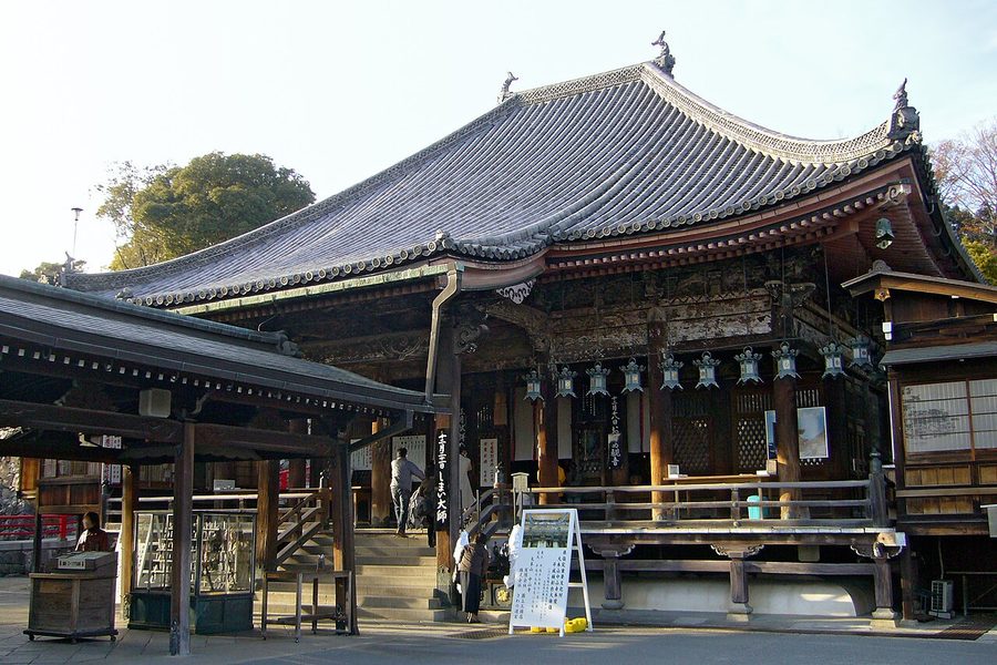 中山寺の本堂