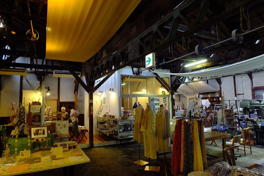 播州織工房館の店内