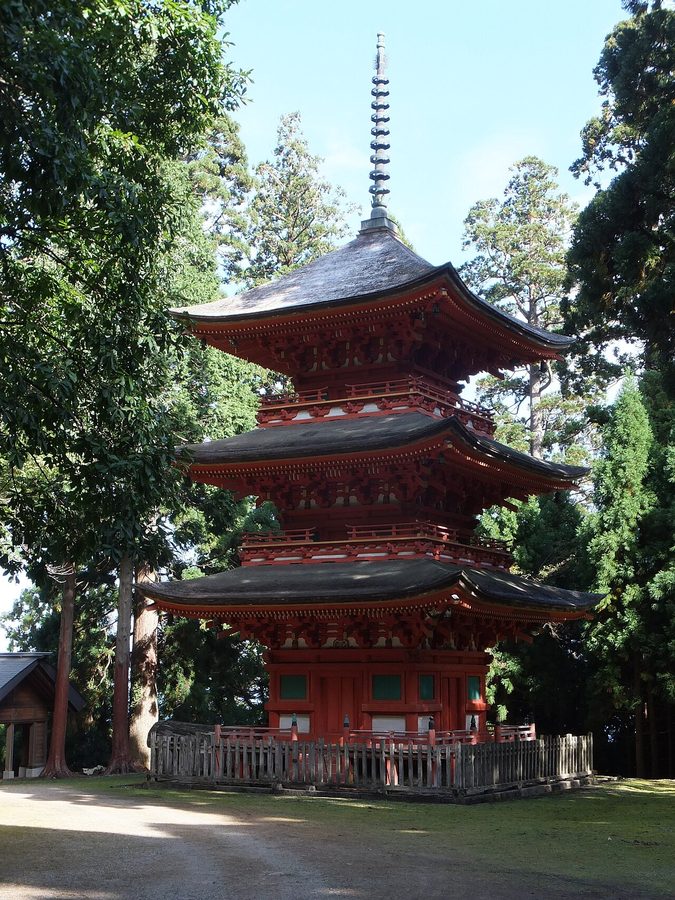 名草神社の三重塔