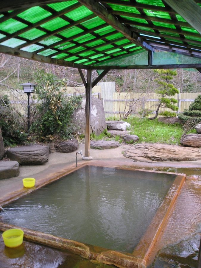知内温泉の一軒宿「ユートピア和楽園」の露天風呂