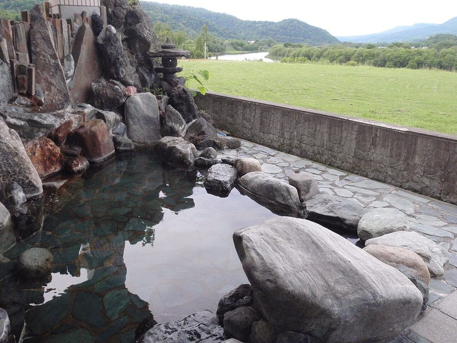 天塩川温泉の露天風呂