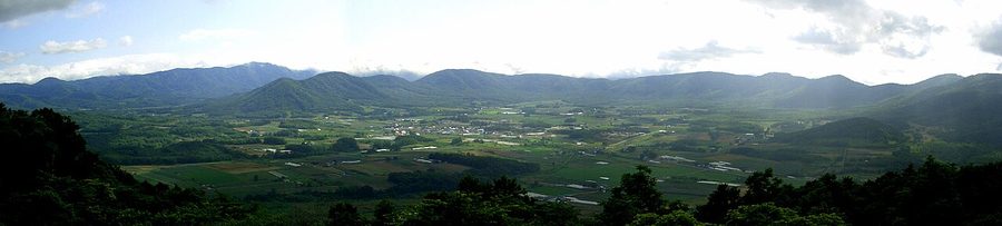 赤井川カルデラの盆地を見下ろす風景