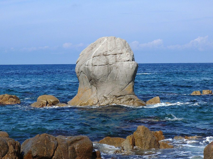 モッ立岩