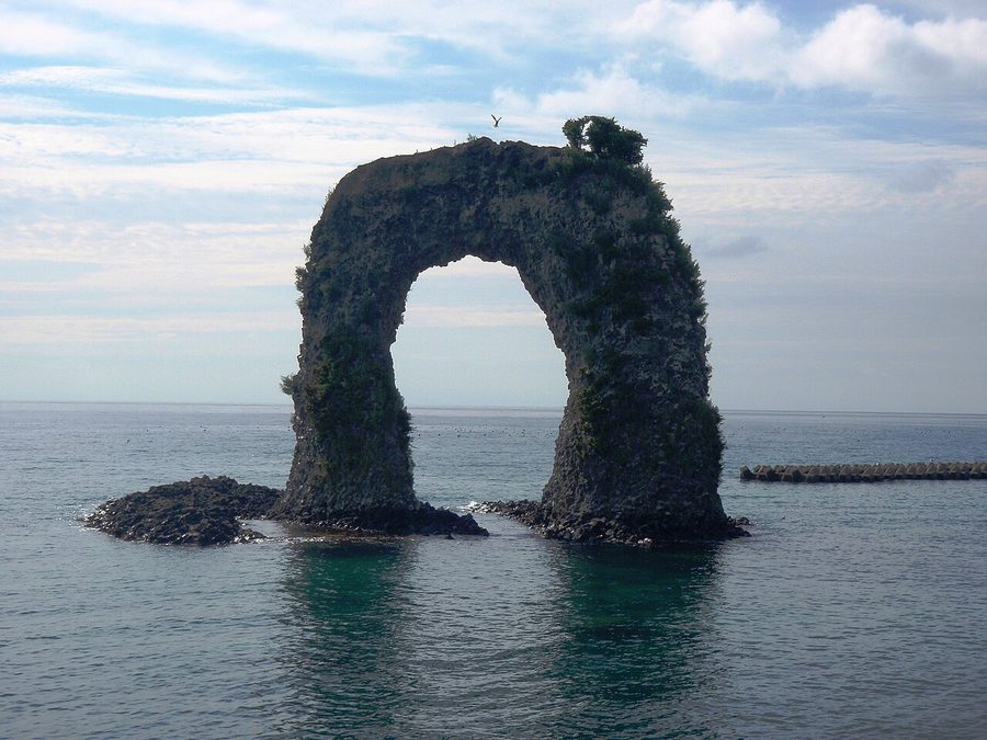鍋釣岩