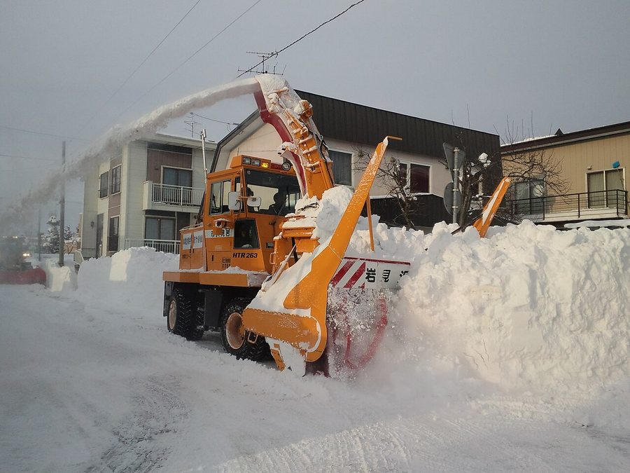 除雪車による除雪作業