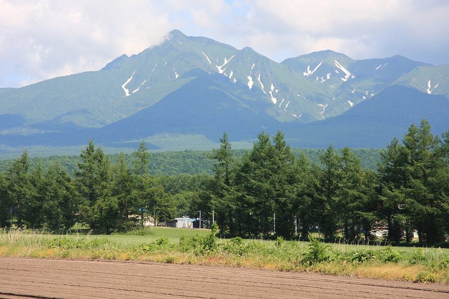 斜里岳を北西から望む