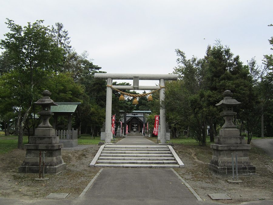 新十津川神社の鳥居と参道