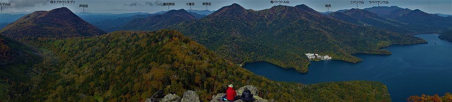 白雲山山頂から見た然別湖と周囲の山々