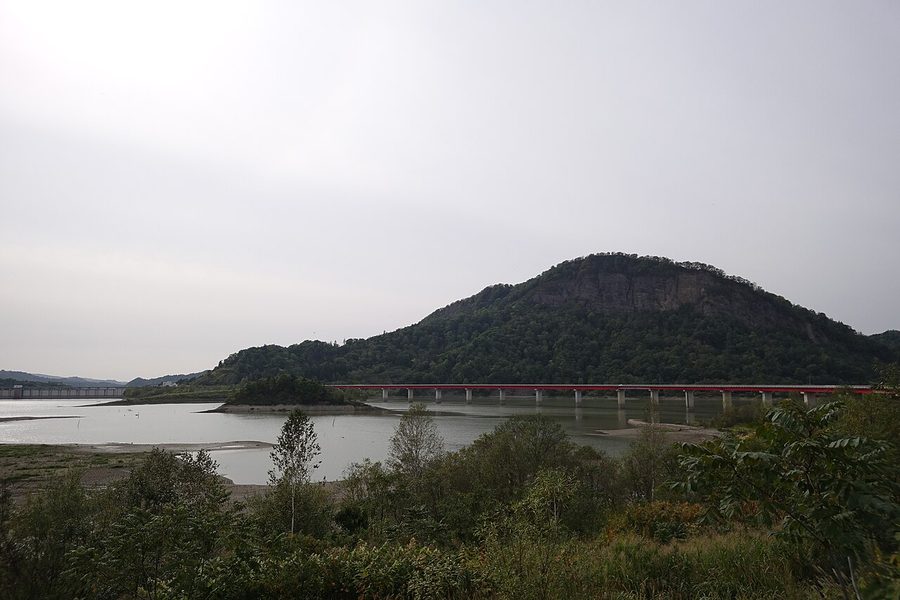 おびらしべ湖と滝見大橋