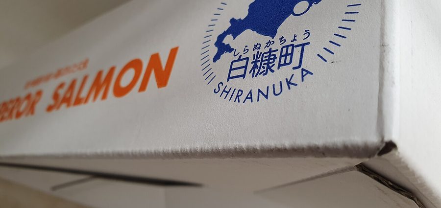 鮭の出荷用の箱