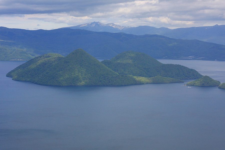 洞爺湖の中島（トーノシケヌプリ）