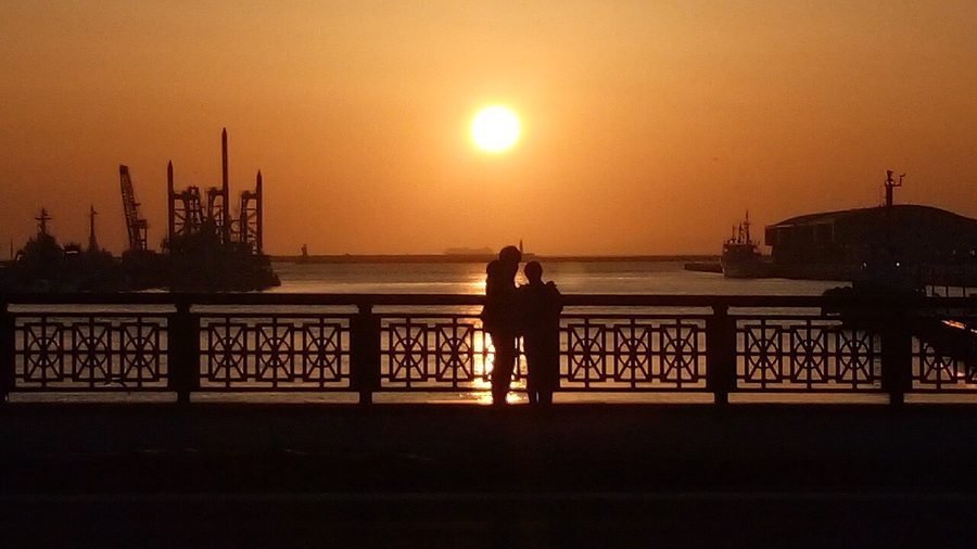 幣舞橋から望む釧路港の夕日
