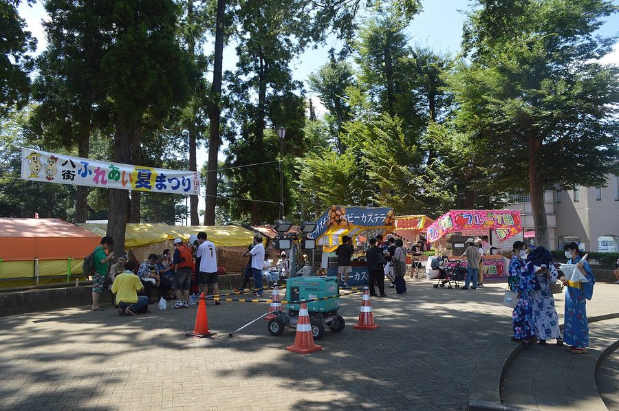 けやきの森公園で開かれる「八街ふれあい夏まつり」の屋台の様子
