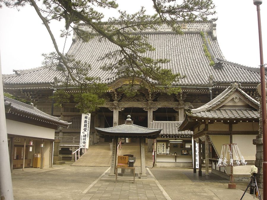 誕生寺の祖師堂