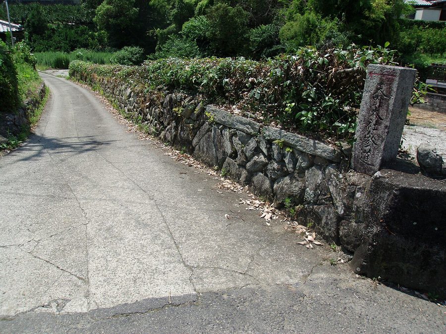 三谷坂の登り口です