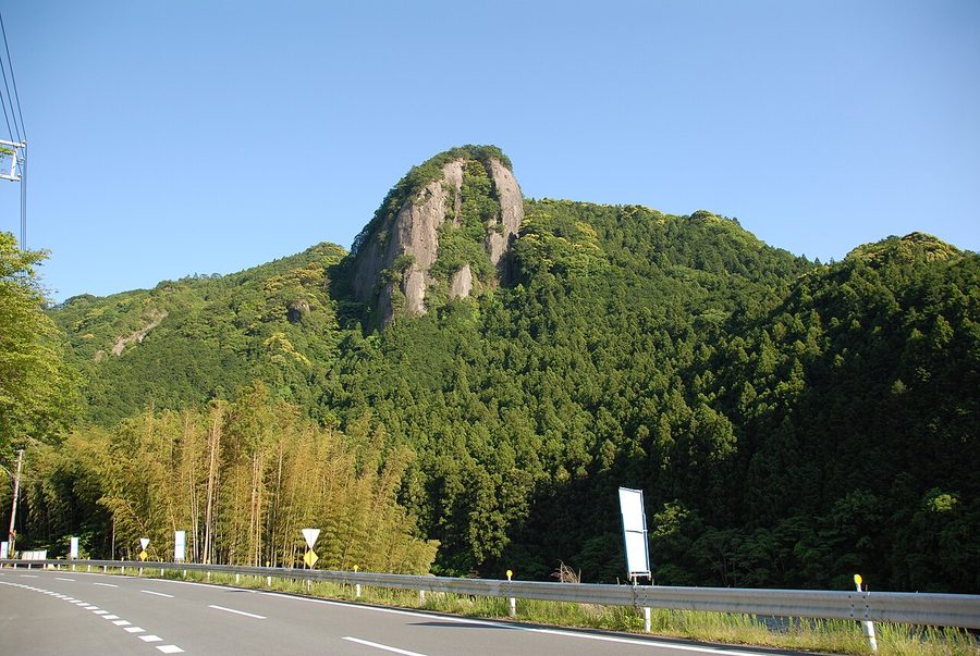 天柱岩