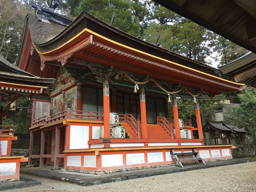 十三神社の本殿