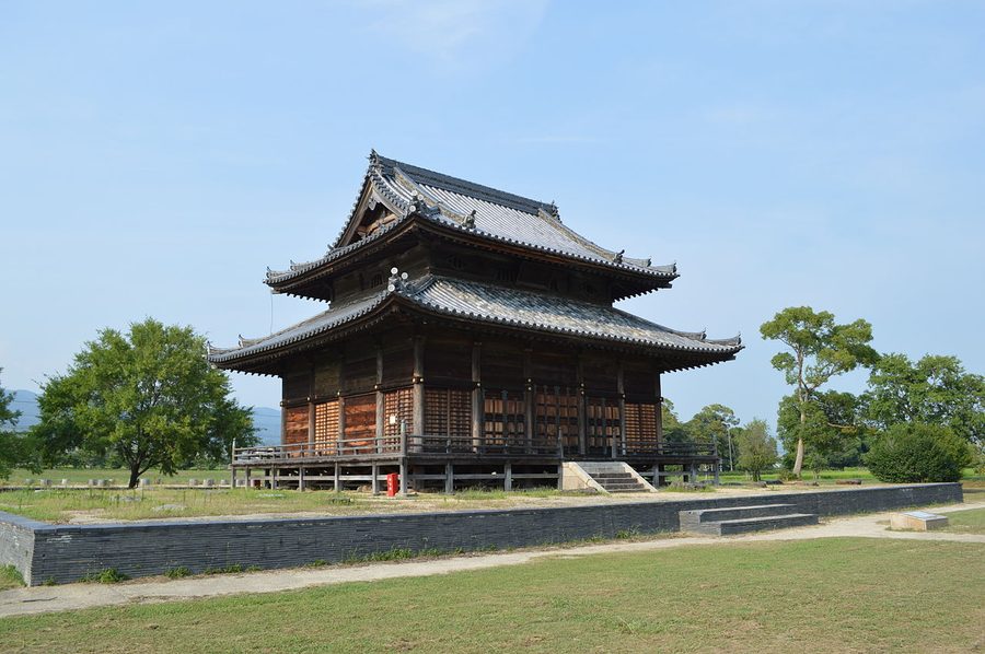 紀伊国分寺跡に復元された講堂