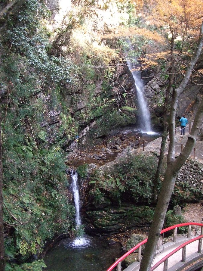 黒山三滝の男滝・女滝