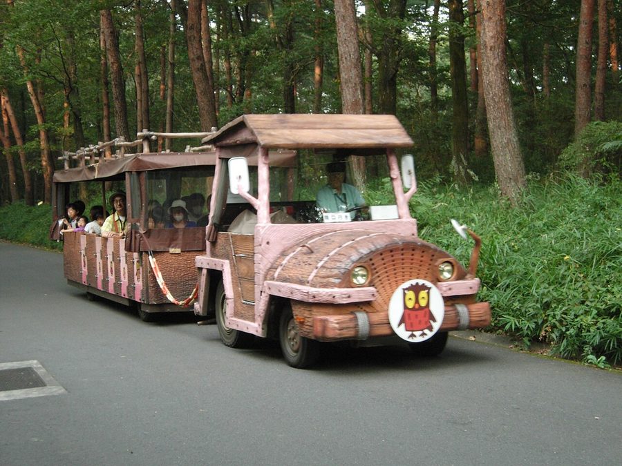 国営武蔵丘陵森林公園を走るトロッコ列車