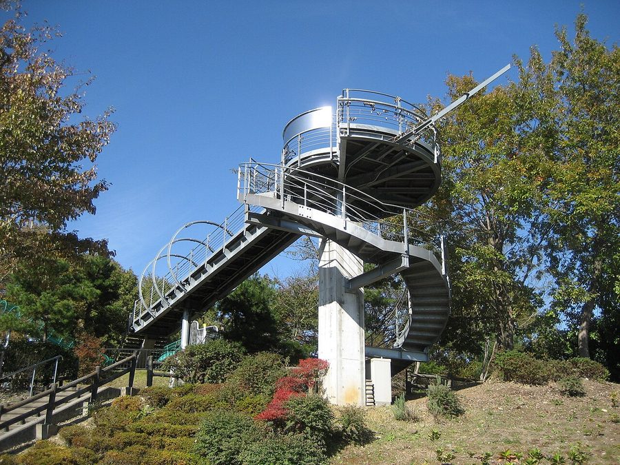 秩父ミューズパーク内にある展望施設「旅立ちの丘」