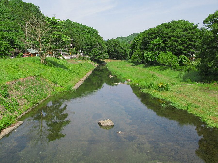 安戸地区を流れる槻川