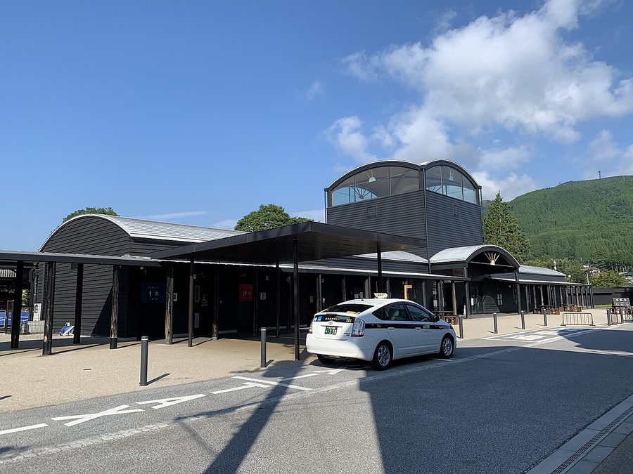 由布院駅の駅舎