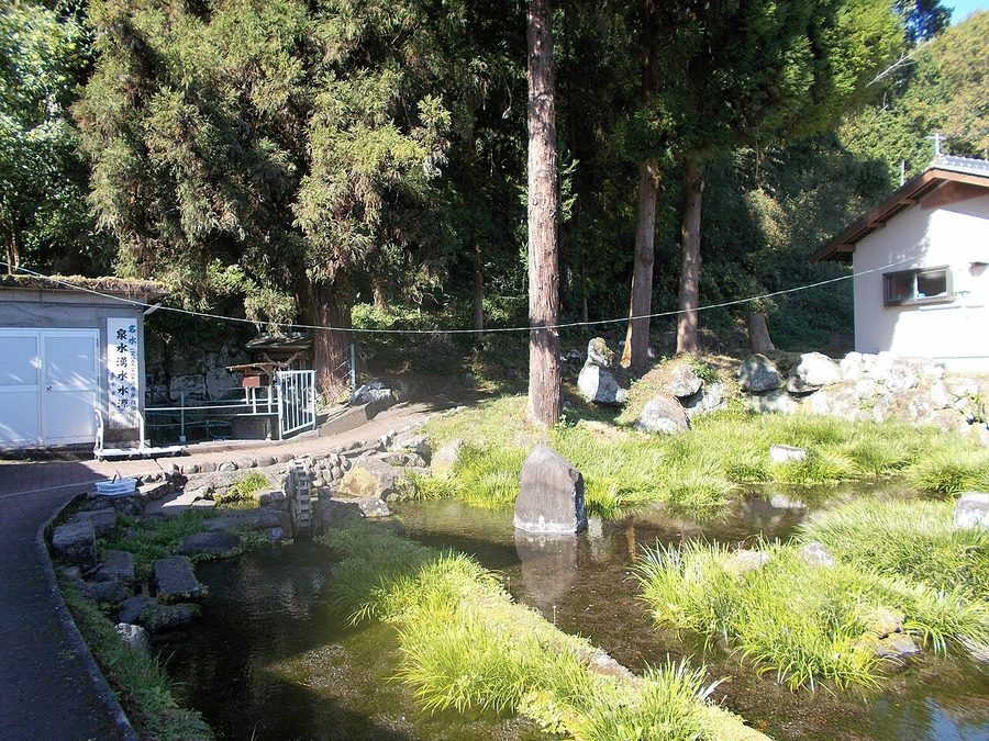 泉水湧水