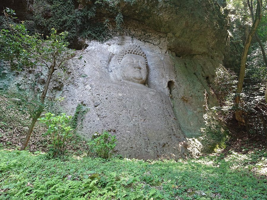 熊野磨崖仏の大日如来像