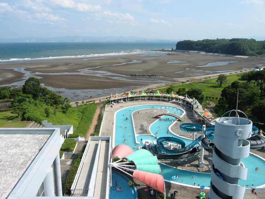 糸ヶ浜海浜公園の海岸と別府湾