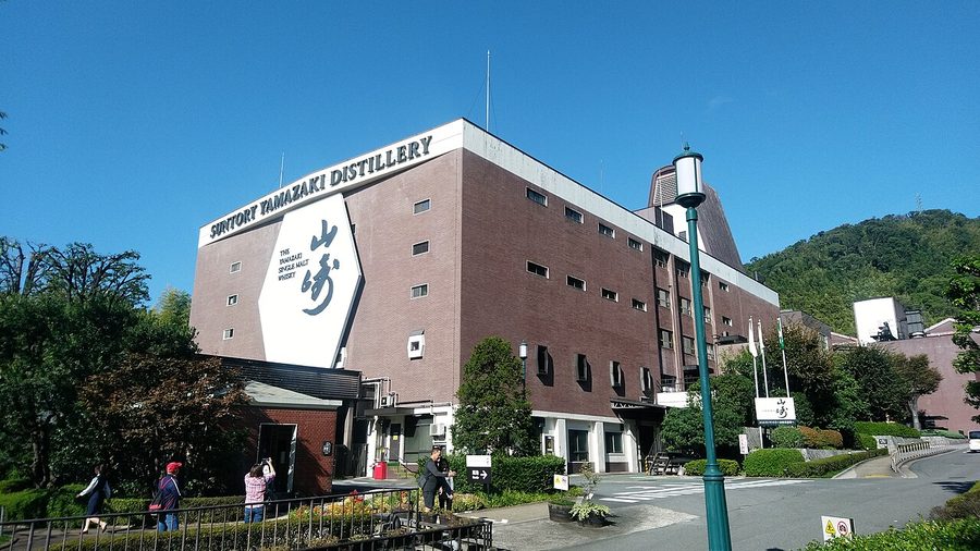 山崎蒸溜所の建物外観