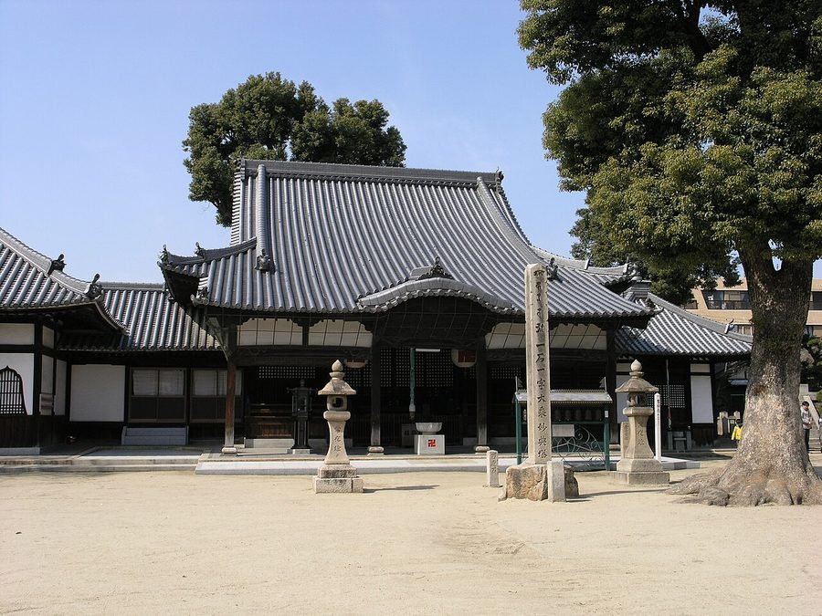 常光寺の境内