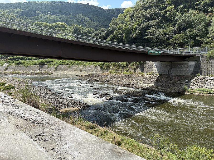 亀の瀬の雲岩