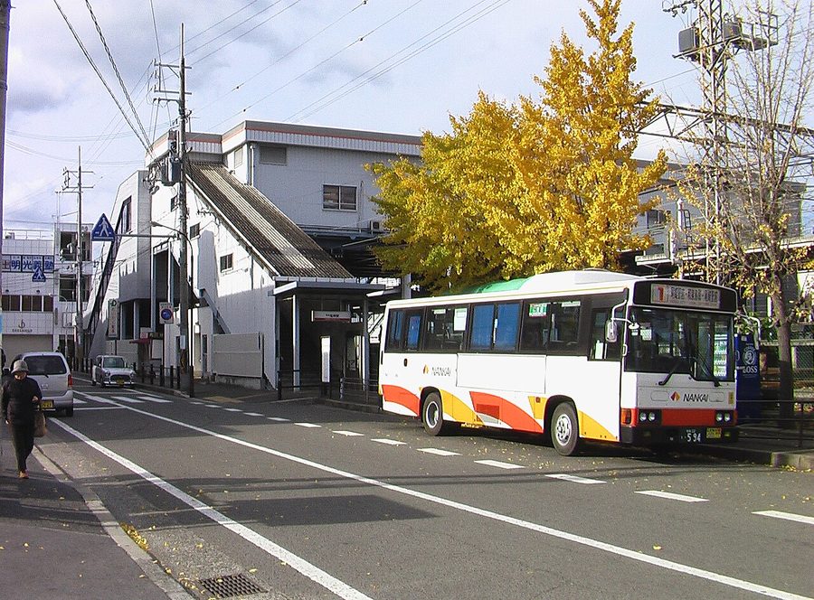 南海本線尾崎駅の駅前