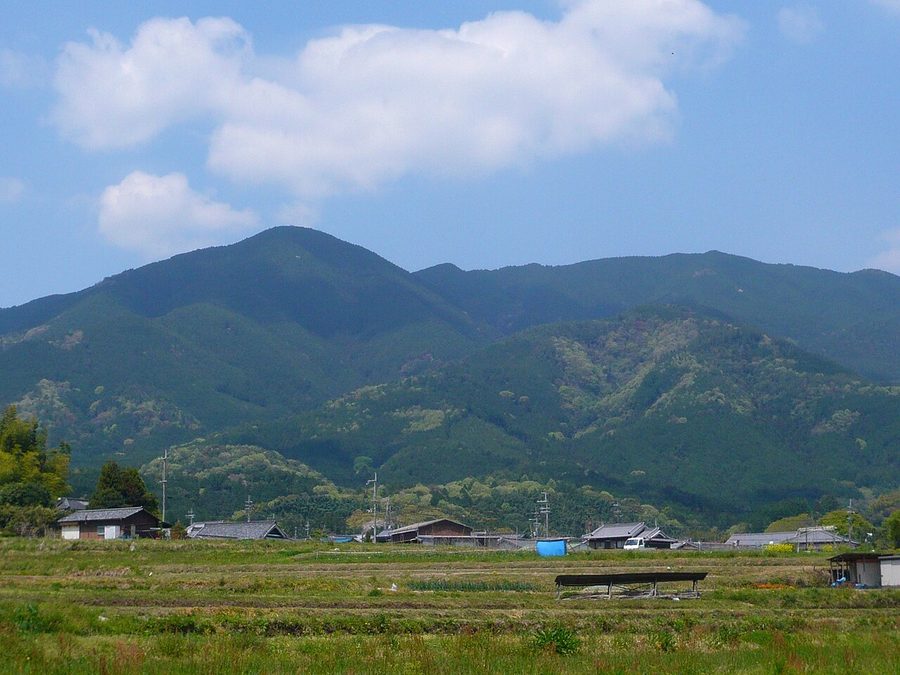 金剛山（中央奥）