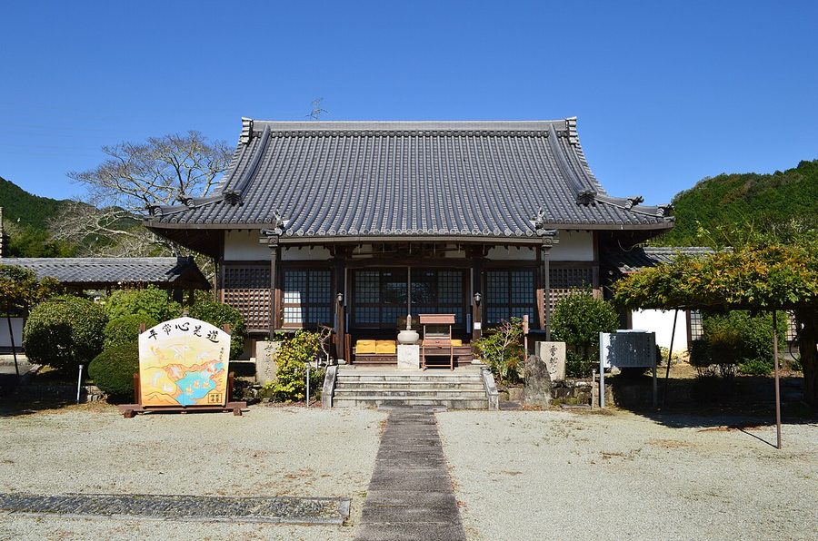 世尊寺(比曽寺跡)の本堂