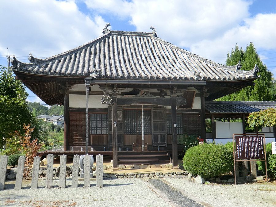 世尊寺(比曽寺跡)の太子堂
