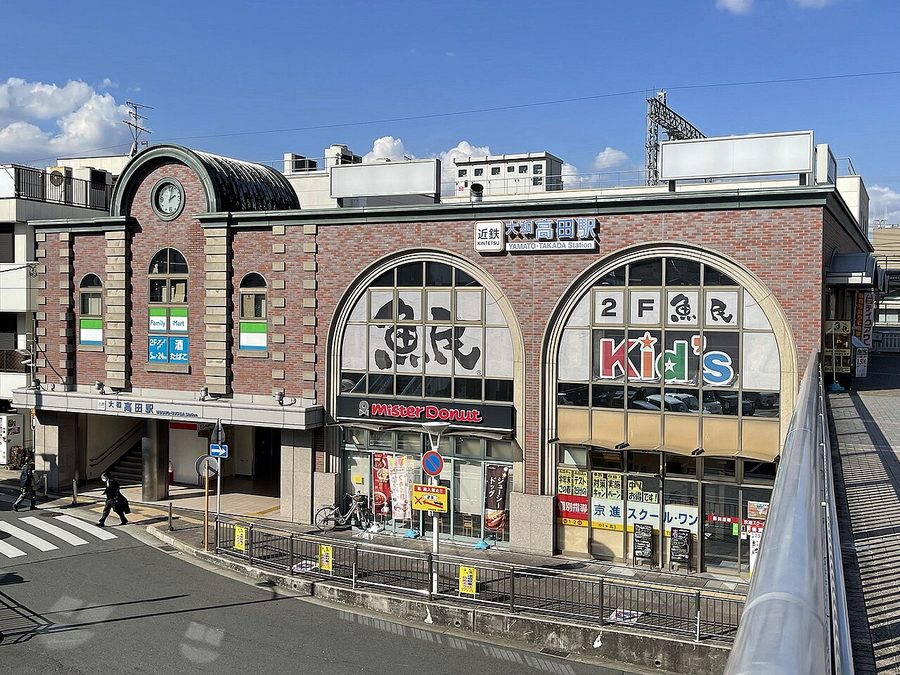 近鉄大和高田駅の駅舎